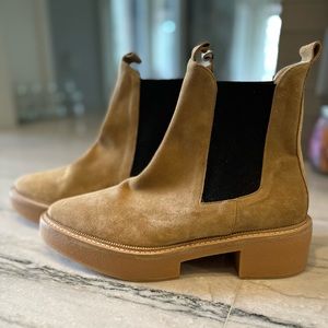 BRAND NEW/NEVER WORN Freda Salvador Celia Boot. Wmn size 9. Color:hazel suede